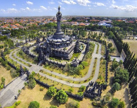 Layanan terbaik untuk transpotasi jasa kirim mobil di kota wisata bali