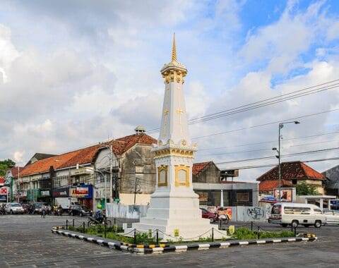 Yogyakarta menjadi kota wisata dan menjadi solusi liburan praktis menggunakan jasa kirim mobil