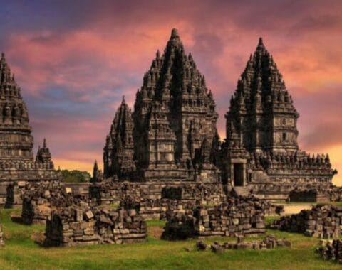 Meningkatnya pengiriman mobil antar pulau di kota wisata indonesia mengapa ?