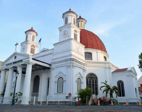 kota wisata menjadi faktor utama bisnis jasa kirim mobil